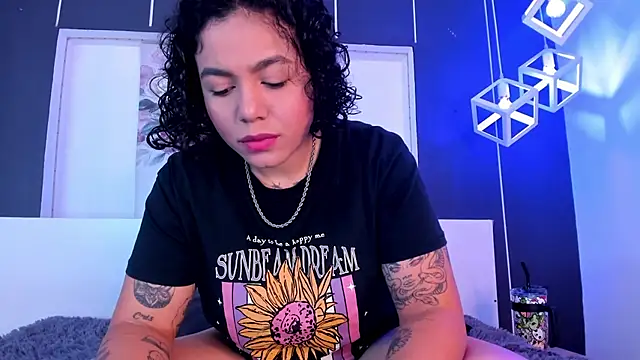 Snapshot of Alexxxholy chatting on 12-31-24, 01:41 Alexxxholy online show from 12-31-24, 01:41