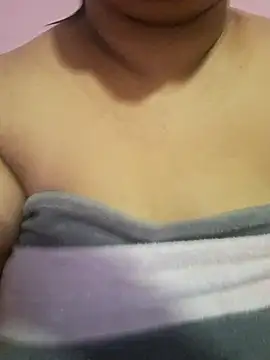 Snapshot of Ravina_patil1 chatting on 06-24-26, 04:00 Ravina patil1 online show from 06-24-26, 04:00