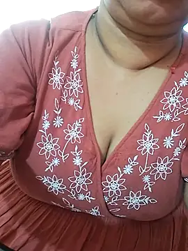Snapshot of Ravina_patil1 chatting on 06-25-26, 05:56 Ravina patil1 online show from 06-25-26, 05:56