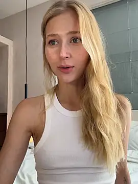 LunaRase online show from 02-21-26, 03:40