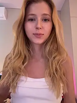 Snapshot of LunaRase chatting on 07-14-26, 03:22 LunaRase online show from 07-14-26, 03:22