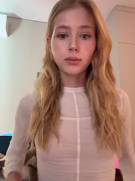 Snapshot of LunaRase chatting on 07-18-26, 05:44 LunaRase online show from 07-18-26, 05:44