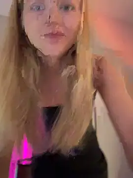 Snapshot of LunaRase chatting on 07-18-26, 06:01 LunaRase online show from 07-18-26, 06:01