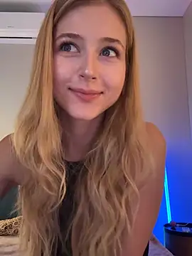 Snapshot of LunaRase chatting on 07-28-26, 02:46 LunaRase online show from 07-28-26, 02:46