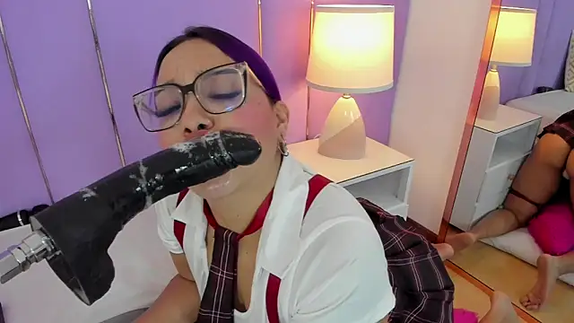 SophyRuiz  online show from 11-24-25, 12:05