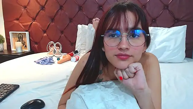 Snapshot of MelodyMansson chatting on 01-14-25, 05:01 MelodyMansson online show from 01-14-25, 05:01