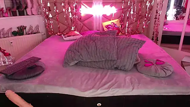 Snapshot of bonnievonclyde chatting on 02-26-25, 07:16 bonnievonclyde online show from 02-26-25, 07:16