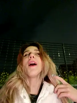 Snapshot of LeylaRosse chatting on 03-10-25, 10:34 LeylaRosse online show from 03-10-25, 10:34