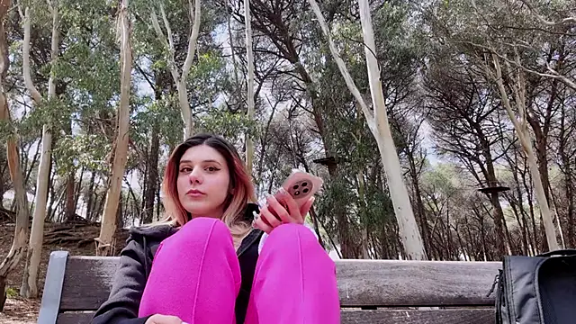 Snapshot of LeylaRosse chatting on 03-20-25, 11:05 LeylaRosse online show from 03-20-25, 11:05