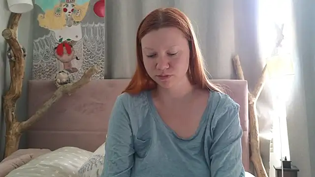 Snapshot of MileyMiller chatting on 06-11-26, 03:04 MileyMiller online show from 06-11-26, 03:04