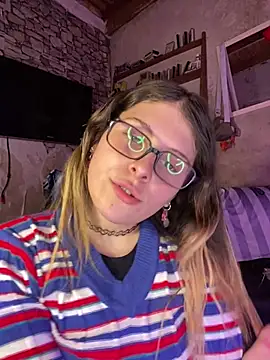 Snapshot of FlorBich chatting on 06-27-26, 04:50 FlorBich online show from 06-27-26, 04:50