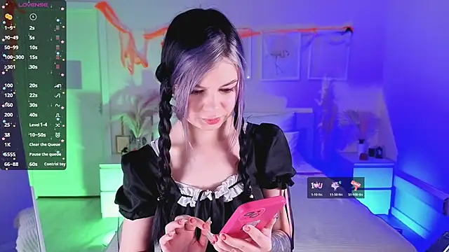 Lil Amelie online show from 10-30-25, 08:49