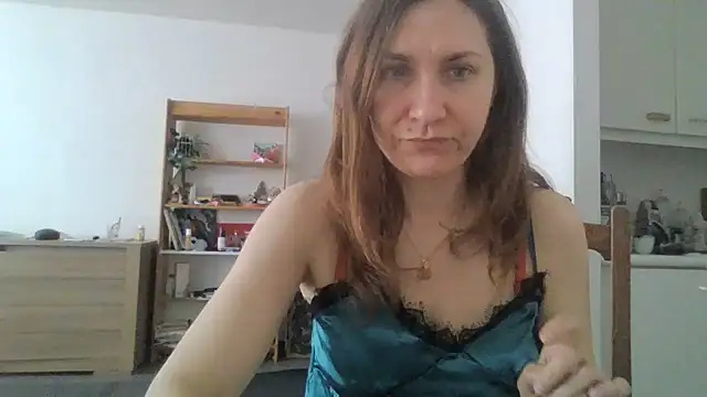 Snapshot of JasmineGlamour chatting on 04-18-26, 03:27 JasmineGlamour online show from 04-18-26, 03:27