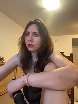 Snapshot of JasmineGlamour chatting on 06-21-26, 03:42 JasmineGlamour online show from 06-21-26, 03:42