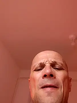 Snapshot of wedge75 chatting on 09-19-25, 05:02 wedge75 online show from 09-19-25, 05:02