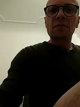 Snapshot of wedge75 chatting on 10-28-25, 05:04 wedge75 online show from 10-28-25, 05:04