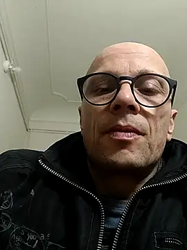 Snapshot of wedge75 chatting on 11-09-25, 11:03 wedge75 online show from 11-09-25, 11:03