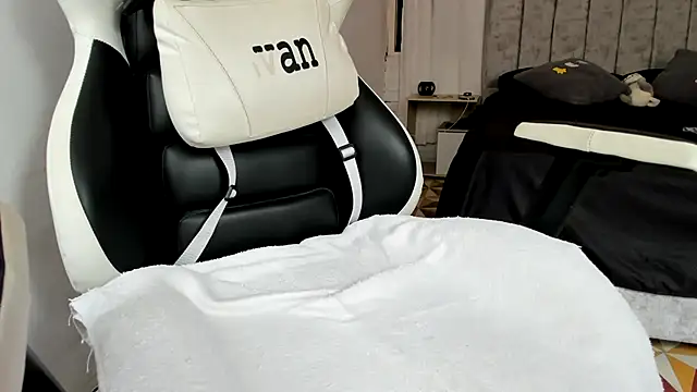 Valerioe online show from 09-11-25, 01:33