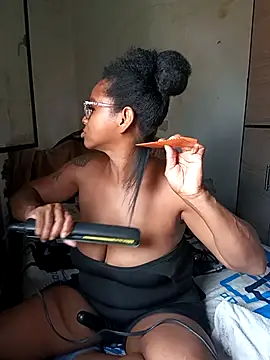 Melanie candy  online show from 10-08-25, 07:11