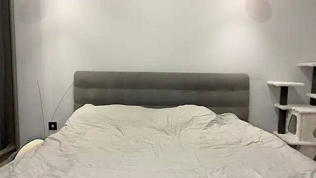 Embersweetbunny online show from 01-08-26, 06:48