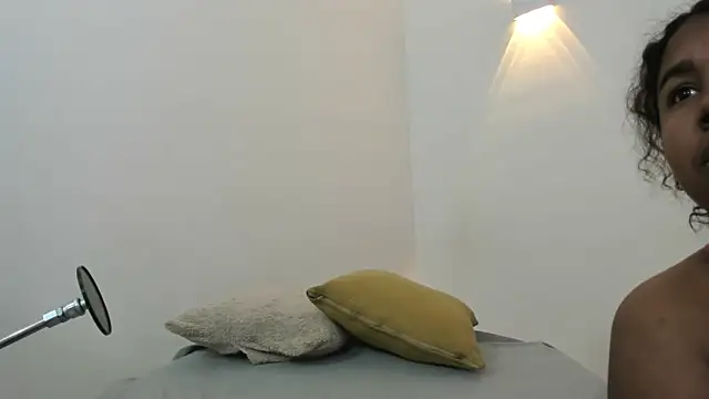 Lizzie Williams  online show from 10-29-25, 03:09