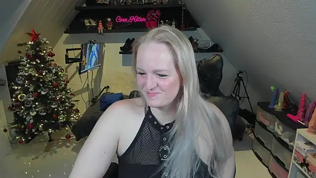 caro kitten online show from 12-19-25, 09:16