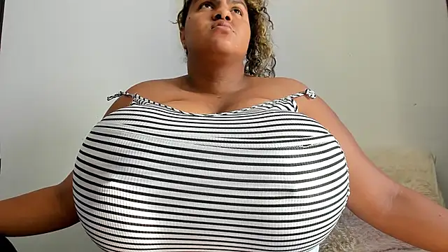 Snapshot of bigmom69_ chatting on 06-01-26, 02:41 bigmom69 online show from 06-01-26, 02:41