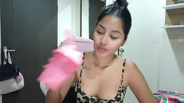 Snapshot of ice_ice_babyy chatting on 10-18-25, 07:47 ice ice babyy online show from 10-18-25, 07:47