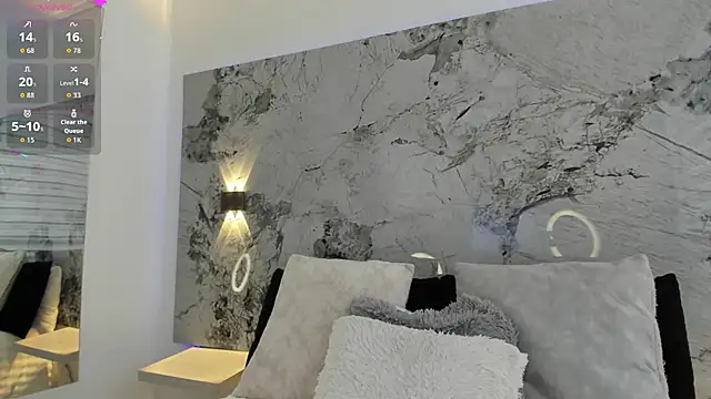 LIZ HOLMES online show from 11-12-25, 11:54