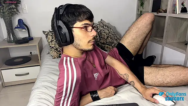 Snapshot of ilytheo chatting on 02-25-25, 02:47 ilytheo online show from 02-25-25, 02:47