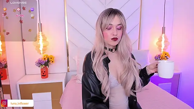 Flor delunaa online show from 10-27-25, 12:42