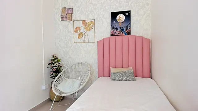 Adria ross online show from 11-21-25, 02:05