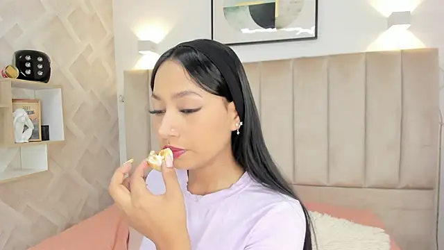 Anniie Queen online show from 03-28-26, 03:50