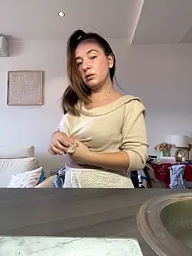 lyajoliee online show from 04-14-26, 07:14