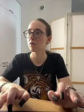 Snapshot of MartiniiSelenna chatting on 06-16-26, 05:43 MartiniiSelenna online show from 06-16-26, 05:43