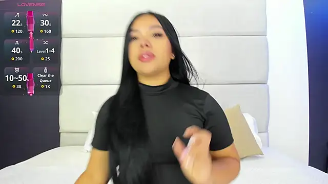 Snapshot of MarianaGarciaa__ chatting on 05-27-26, 06:27 MarianaGarciaa online show from 05-27-26, 06:27