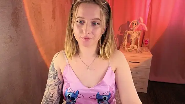 CuteLilyLove online show from 04-28-26, 02:27