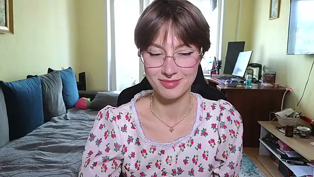 MalvinaBlum online show from 04-18-26, 07:23