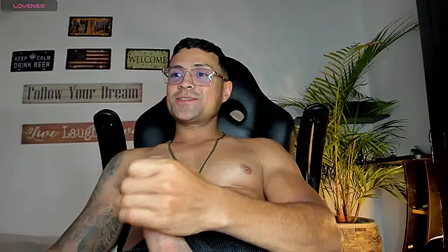 Snapshot of Maxi_mux_1 chatting on 05-25-26, 04:18 Maxi mux 1 online show from 05-25-26, 04:18