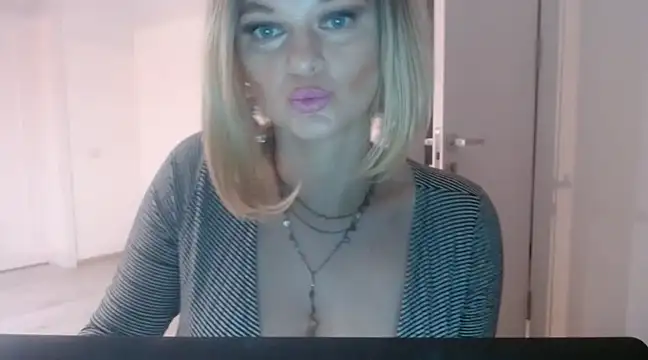 Snapshot of YourSweetJam chatting on 12-20-24, 06:02 YourSweetJam online show from 12-20-24, 06:02