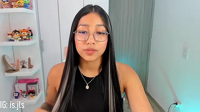 Snapshot of isa_bellaa0 chatting on 09-23-25, 04:04 isa bellaa0 online show from 09-23-25, 04:04