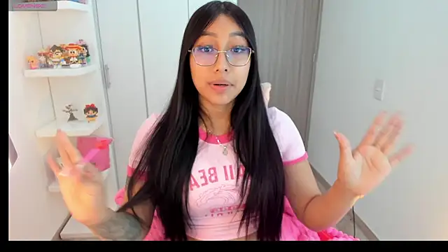 Snapshot of isa_bellaa0 chatting on 10-17-25, 04:15 isa bellaa0 online show from 10-17-25, 04:15