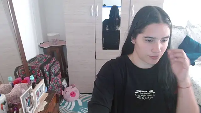 Snapshot of Naomi_D chatting on 05-03-26, 04:57 Naomi D online show from 05-03-26, 04:57