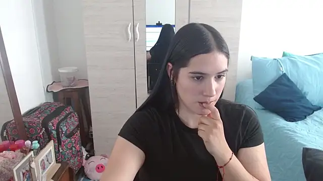Snapshot of Naomi_D chatting on 05-10-26, 05:51 Naomi D online show from 05-10-26, 05:51