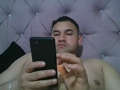 Snapshot of Maximil56 chatting on 07-25-26, 01:30 Maximil56 online show from 07-25-26, 01:30