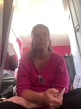 Lwhite1 online show from 10-20-25, 03:45