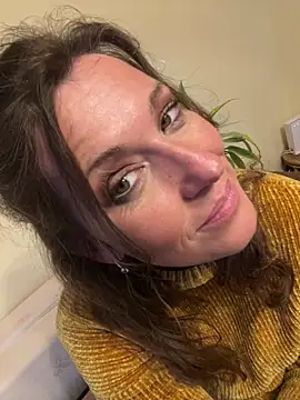 Snapshot of Lwhite1 chatting on 02-06-26, 04:43 Lwhite1 online show from 02-06-26, 04:43