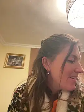 Snapshot of Lwhite1 chatting on 02-15-26, 07:10 Lwhite1 online show from 02-15-26, 07:10