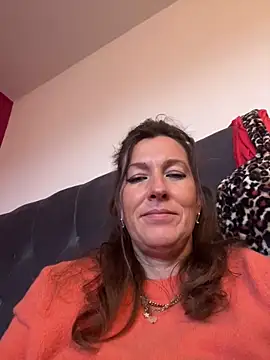 Snapshot of Lwhite1 chatting on 02-18-26, 04:47 Lwhite1 online show from 02-18-26, 04:47