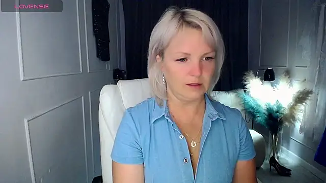 Juarnea online show from 03-18-26, 06:05